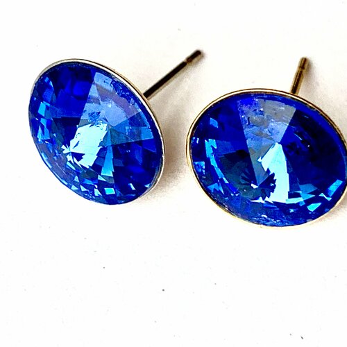 фото Серьги пусеты , бижутерный сплав, серебрение, кристаллы swarovski, размер/диаметр 12 мм., синий my lollipop