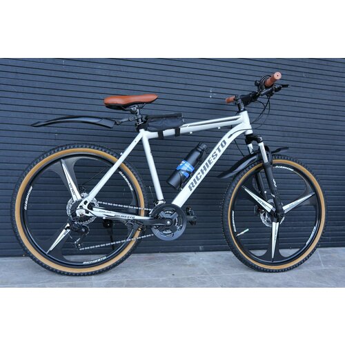 Велосипед RICHIESTO 26 на литых дисках ТРИ луча Горный Спортивный Унисекс серыйсеребристый 26900₽