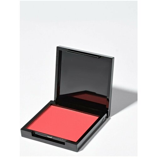 BEAUTYDRUGS BD 132 16 SWEET BLUSH Румяна оттенок GELATO Румяна для лица от BEAUTYDRUGS - это идеальное средство для создания безупречного макияжа! Эти румяна специально разработаны для лица, чтобы вы могли сделать контуринг и скульптурирование своего лица как профессиональный скульптер. Сухая текстура румян позволяет точно нанести продукт на кожу, обеспечивая универсальное и натуральное подчеркивание скул и сияющий матовый финиш. Эти румяна идеально подходят как для декоративного макияжа, так и для ежедневного использования. Вы оцените их органическую формулу, которая обеспечит нежный и комфортный уход за вашей кожей. Они маскируют недостатки и придают вашему лицу свежий и здоровый вид. Благодаря матовому финишу румян, ваш макияж будет выглядеть естественно и стойко весь день. Попробуйте эти румяна для лица от BEAUTYDRUGS и убедитесь сами, что они станут незаменимой частью вашей косметички!