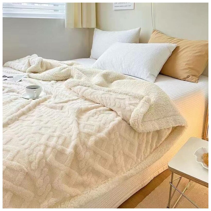 Плед покрывало на кровать, теплое одеяло флисовое - фотография № 2