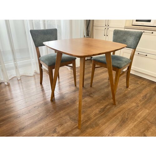 Квадратный обеденный стол из дерева 10500₽