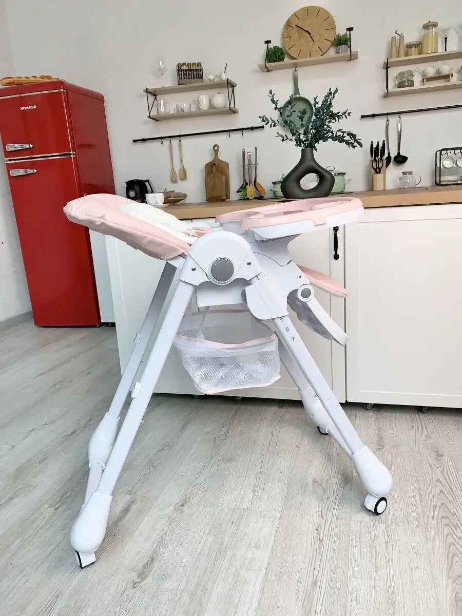 Стульчик для кормления ребенка Bella Baby складной розовый на колесах с чехлом из экокожи — фото 1