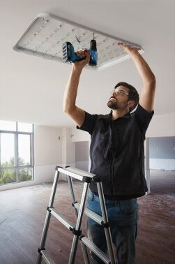 Аккумуляторная дрель-шуруповерт Bosch GSR 185-LI 2х2.0 Ач в кейсе (06019K3000)