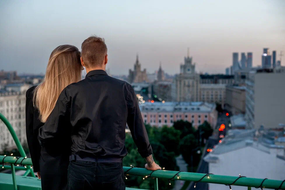 Подарочный сертификат «Романтическое свидание с фотосессией на крыше в центре Москвы (м Маяковская)» (1 час От 2 до 4 чел)