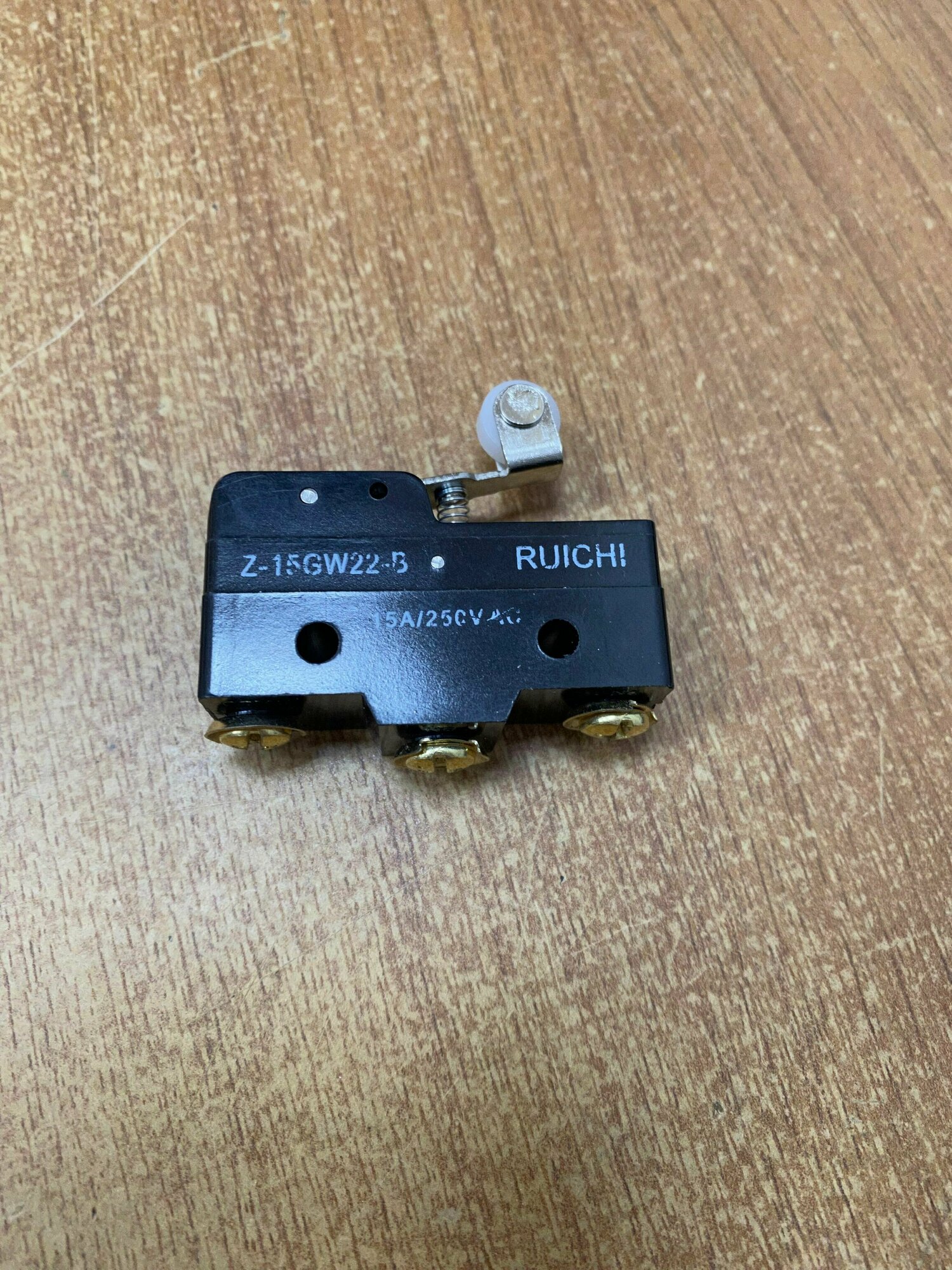 Выключатель концевой микропереключатель Z-15GW22-B 15A/250VAC