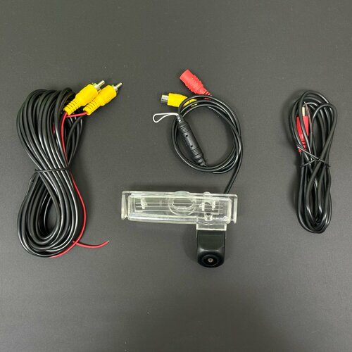 Камера заднего вида Mitsubishi Pajero Sport 2000₽