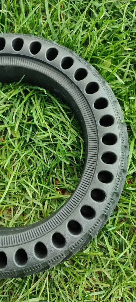 Самокаты Xiaomi Литая бескамерная покрышка для электросамоката Xiaomi m365 с перфорацией