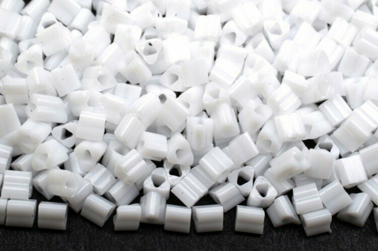 Бисер японский TOHO Triangle треугольный 11/0 #0041 белый, непрозрачный, 5 грамм