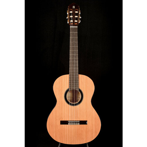 Классическая гитара 4/4 Alhambra 8.890V