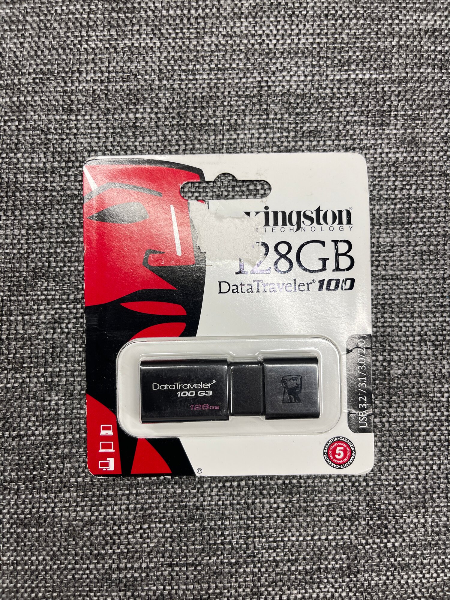 Флешка Kingston DataTraveler 100 G3 128 ГБ, 1 шт, черный