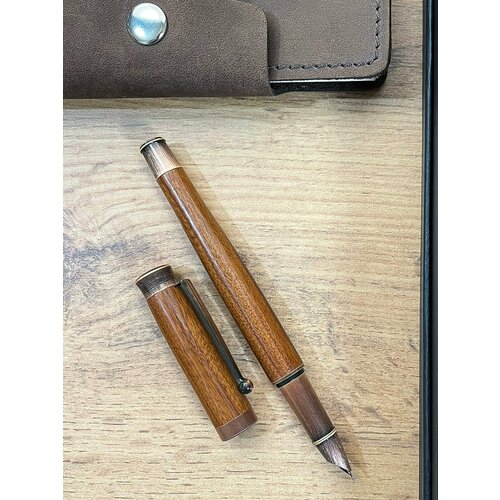 Деревянная ручка перьевая, винтажная. Ручка из дерева и латуни(без чехла, упаковка неподарочная)