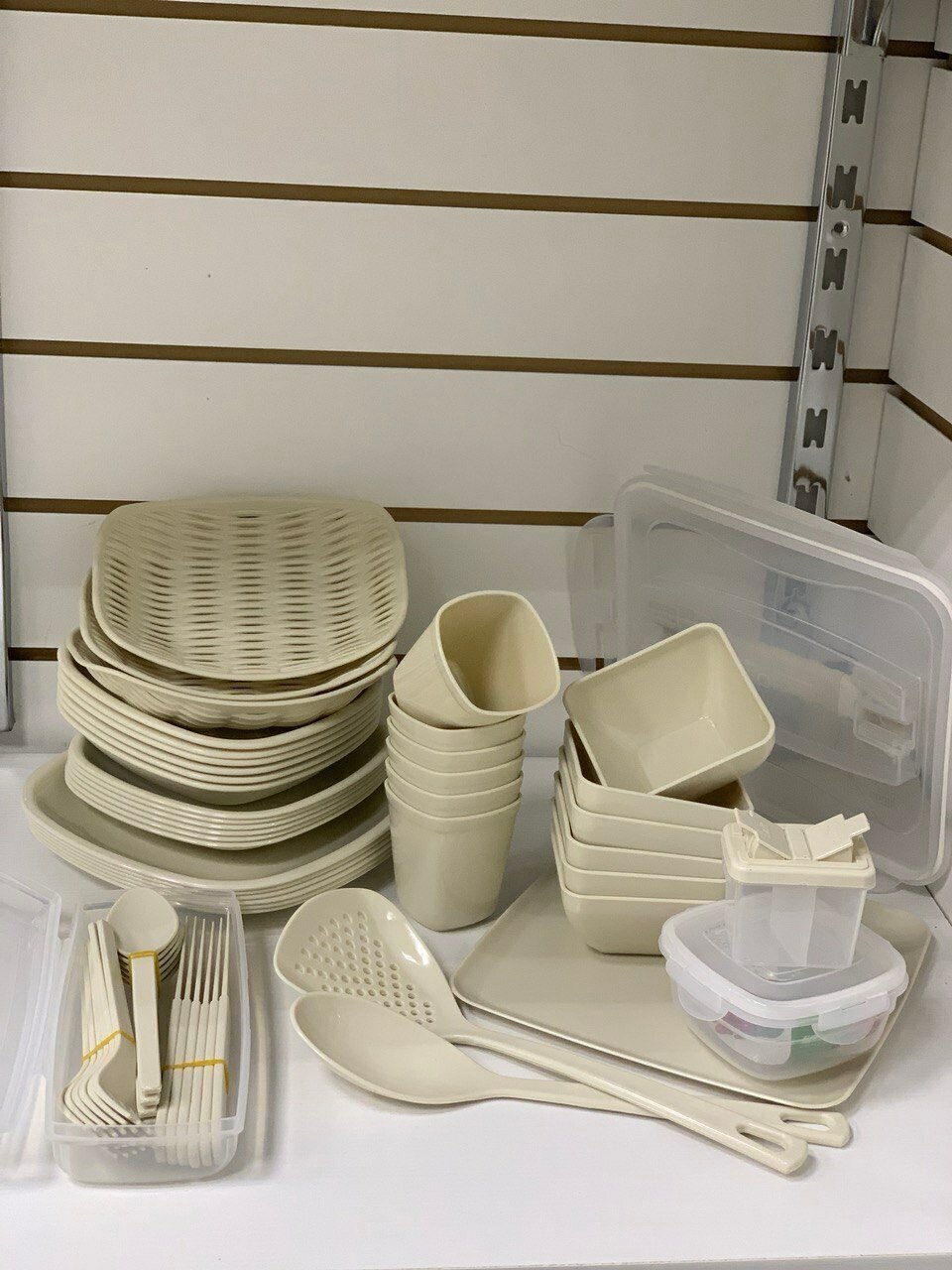 Набор-пикник посуда из пластика для дома и дачи на 6 персон бежевый - фотография № 4
