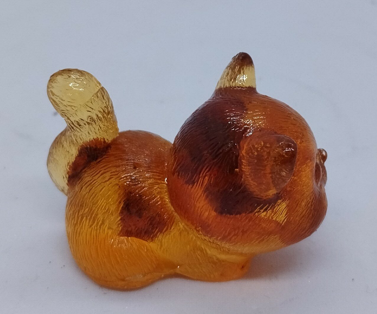 Янтарная фигурка Котёнок 12 грамм — фото 1