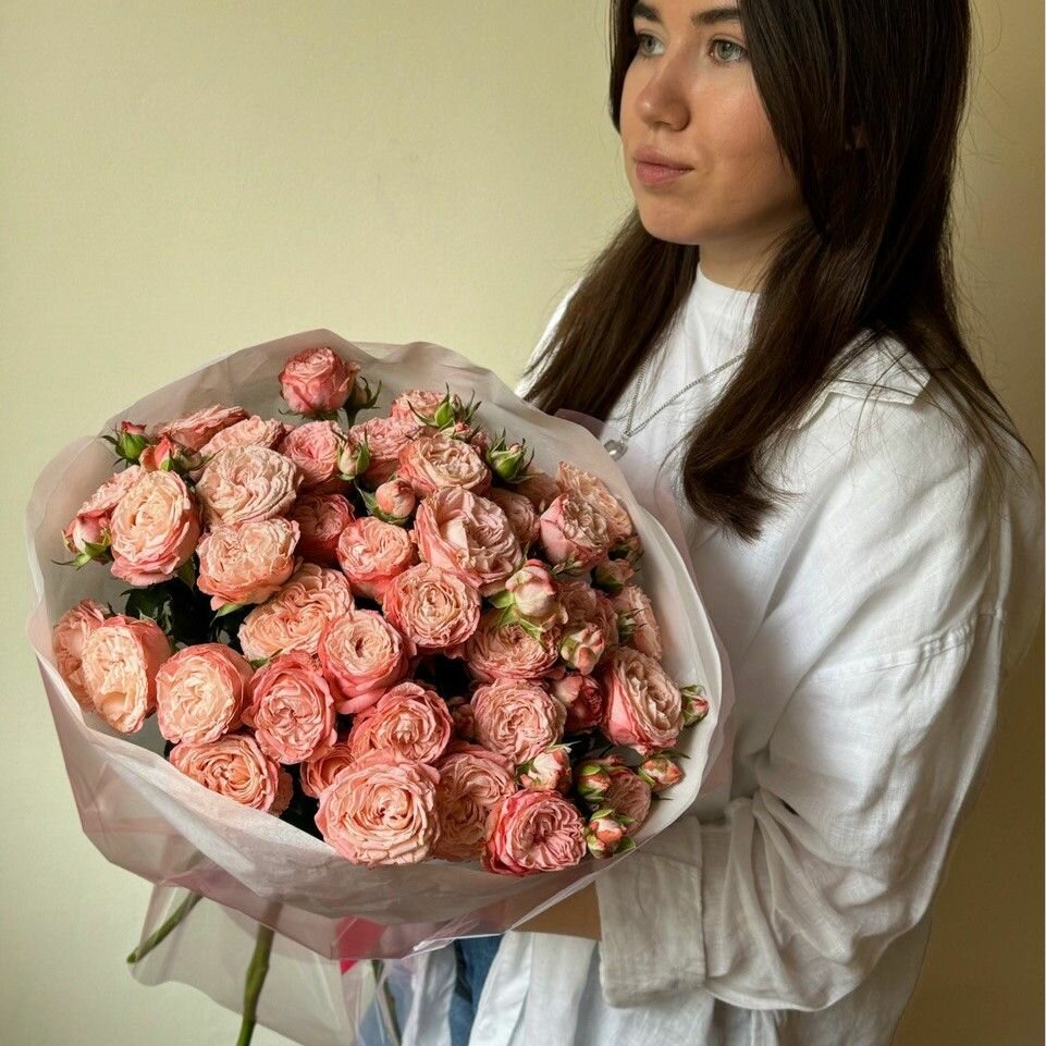 Пионовидные кустовые розы Мадам Бомбастик 9 шт