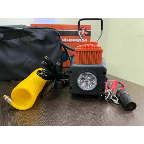 Автомобильный компрессор Kingqueen с фонарем 3586₽