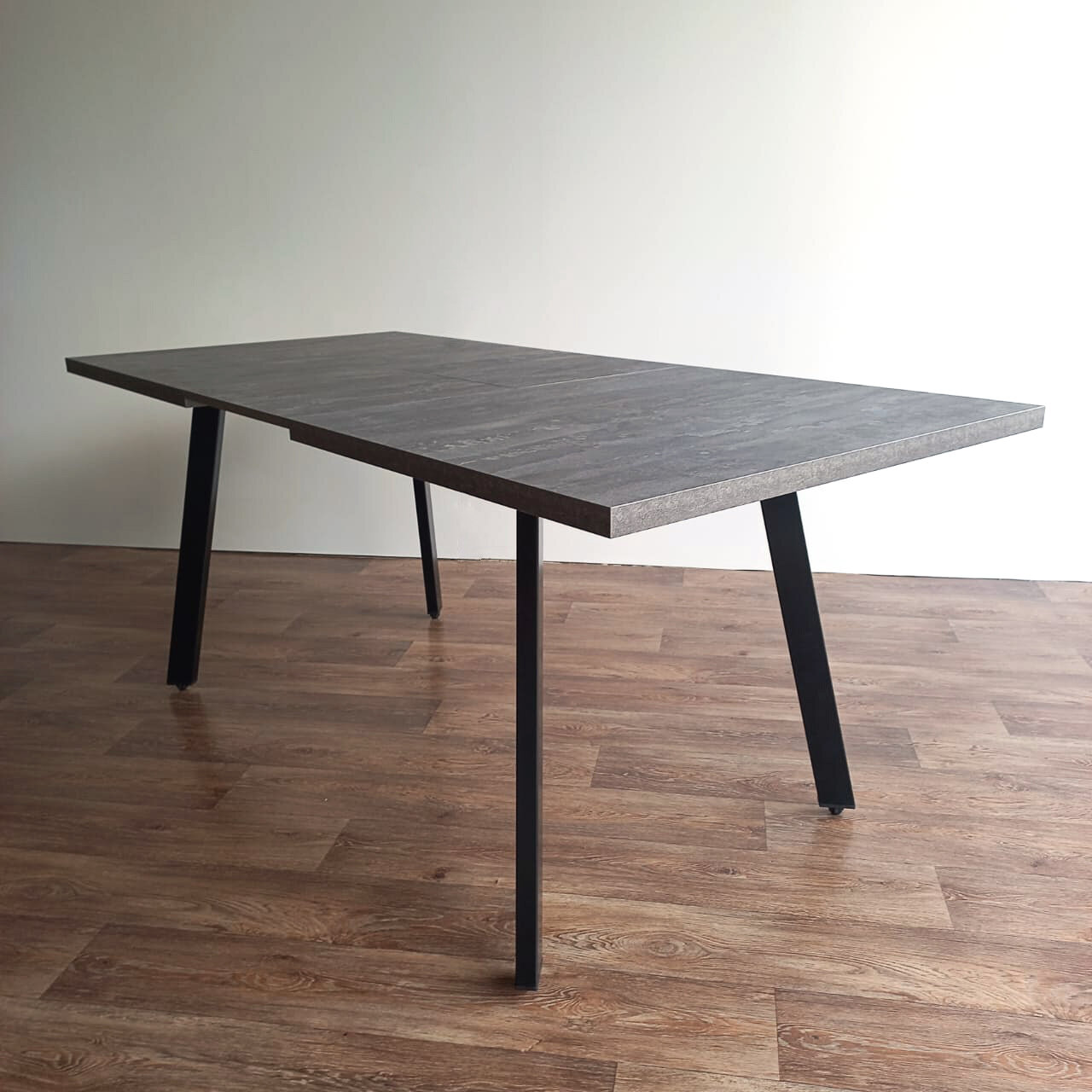 фото Командор Стол прямоугольный кухонный лофт Лондон раздвижной 1,4(1,8) Железный камень / черный