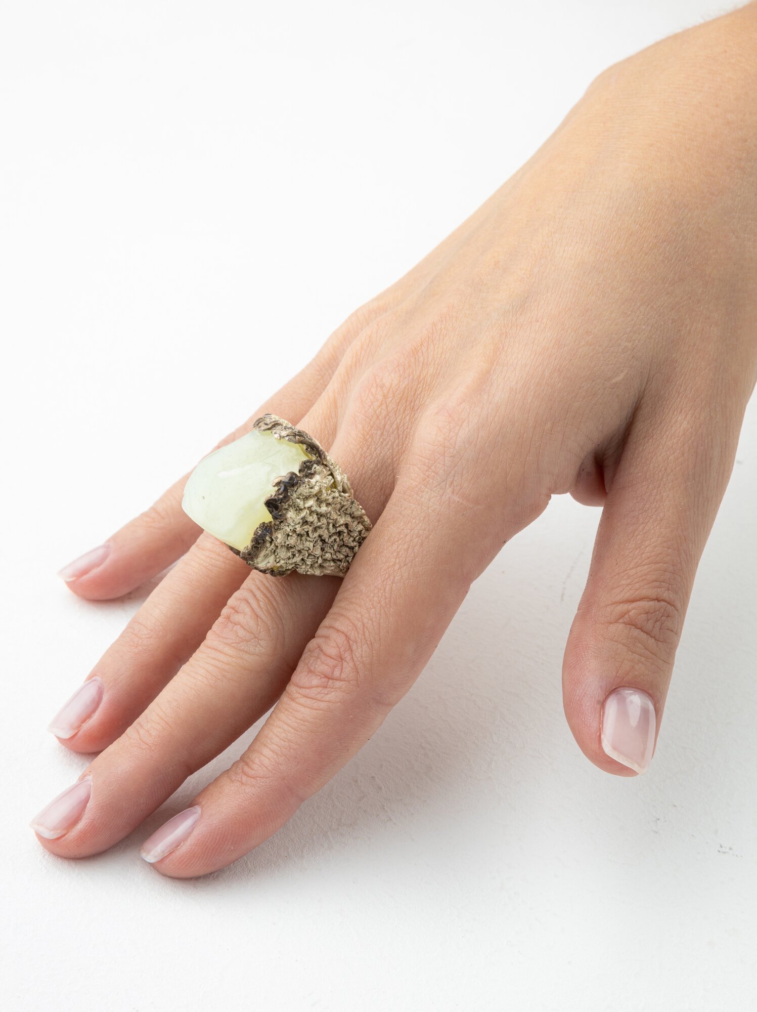 Печатка Братья Глазуновы, кварц, размер 17, ширина 2.4 мм, серебристый