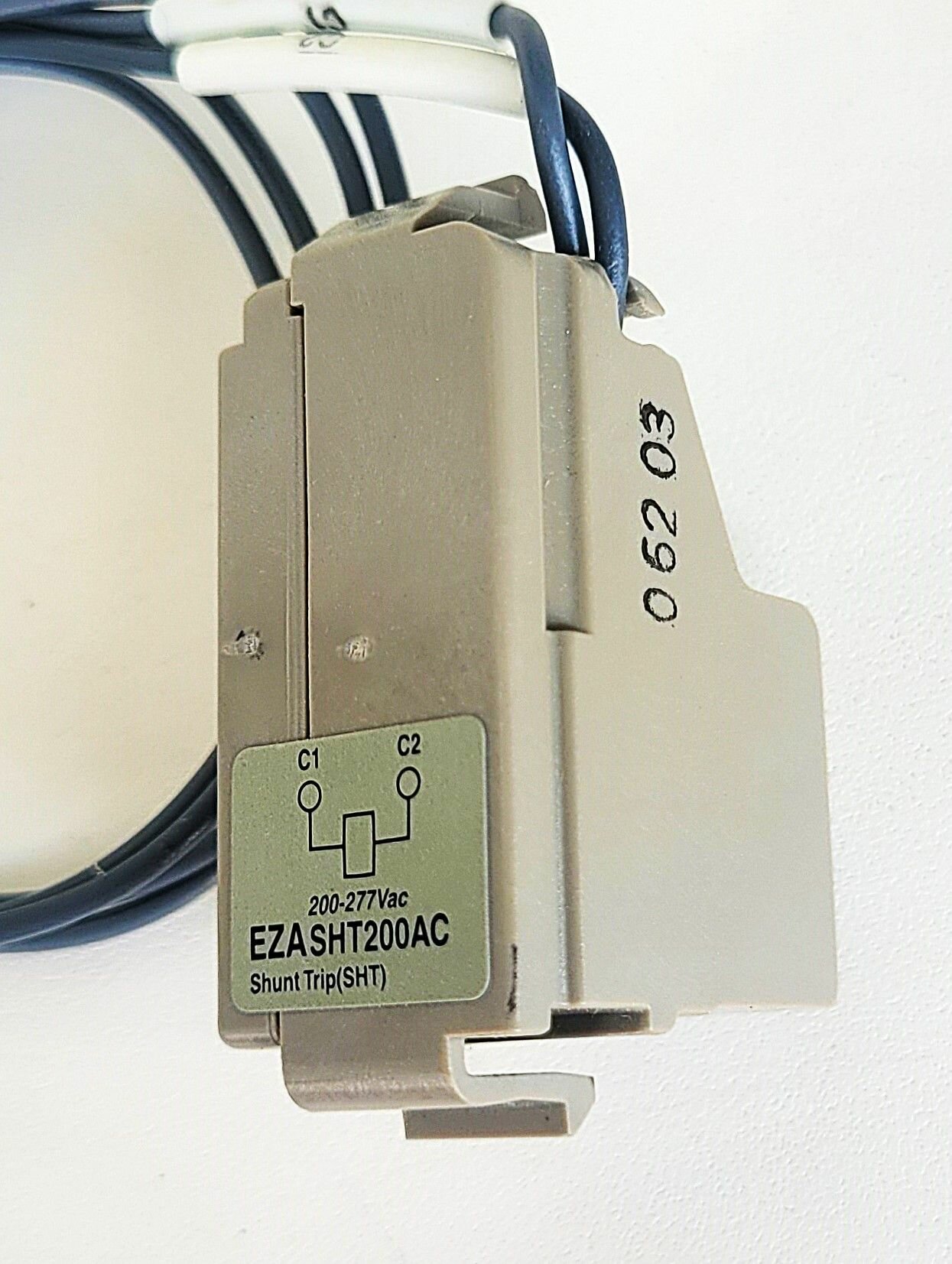 Расцепитель независимый EZASHT200AC Schneider Electric 200-277V для автоматических выключателей EasyPact EZC.