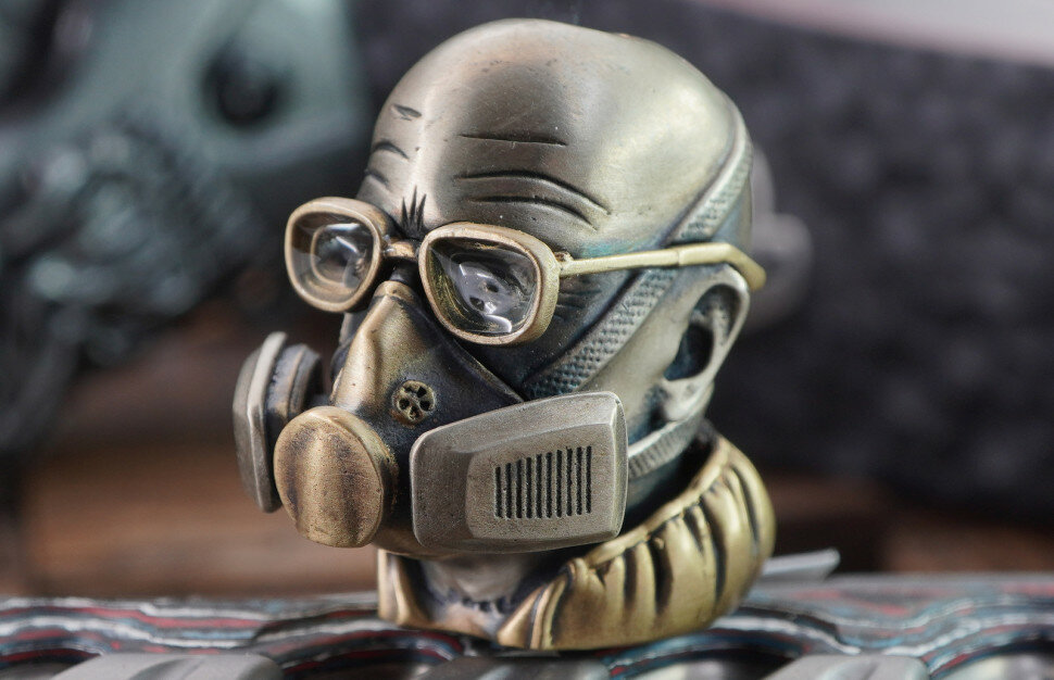 фото Бусина Хайзенберг (белый металл, латунь, ювелирная эмаль)