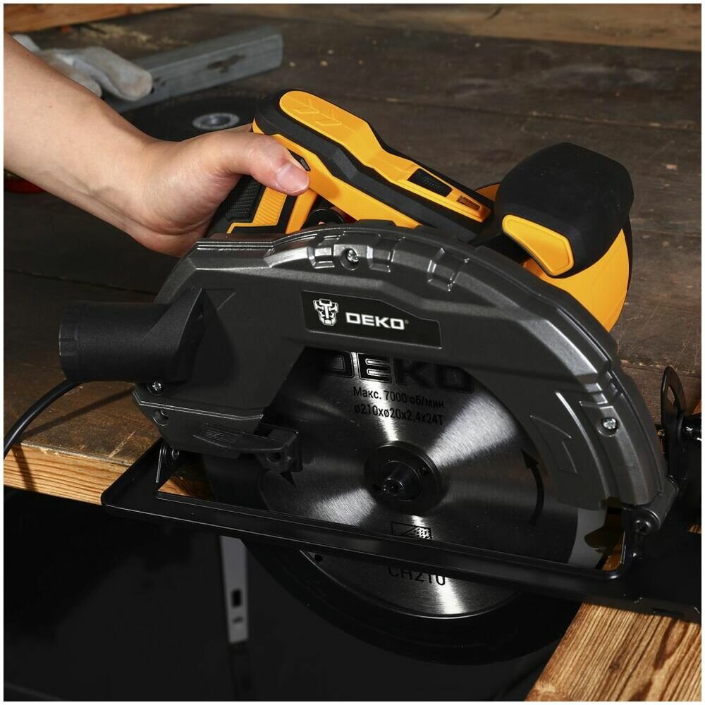 Циркулярная пила Deko CS2500-D, 2500Вт, 210мм диск 083-1102 — фото 1