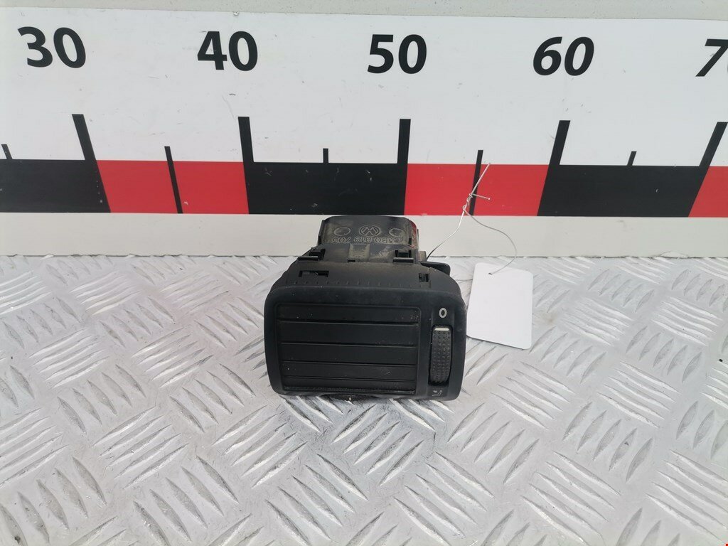 Дефлектор обдува салона Volkswagen Passat 5 GP 3B0819703D арт. 1743122