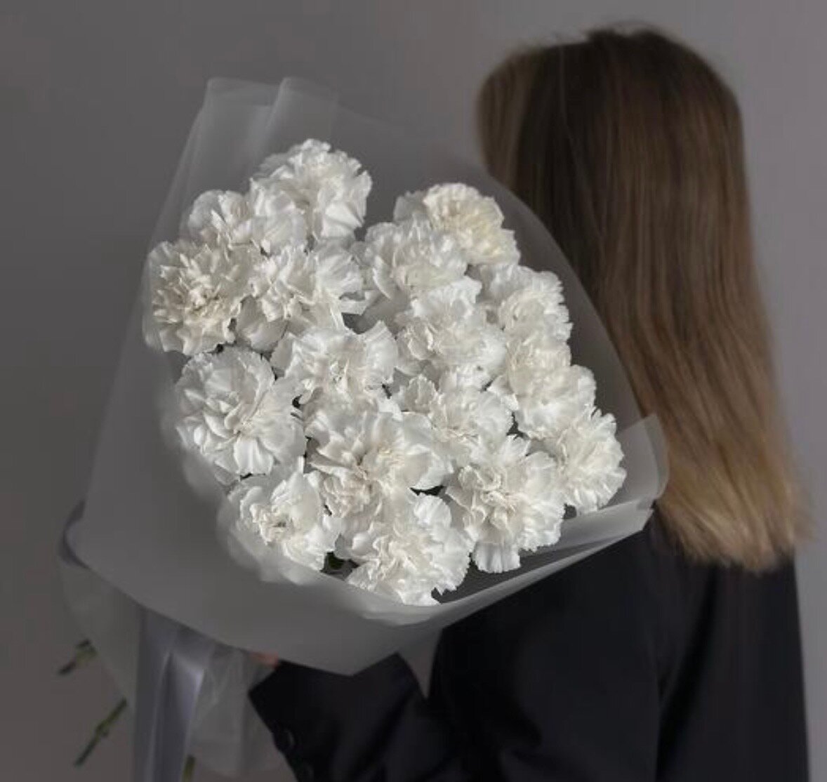 Монобукет нежные пышные и белые диантусы (гвоздики 17 штук)