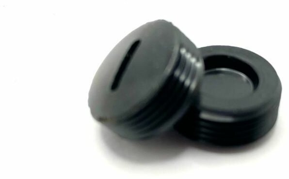 Заглушка для щеток, колпачок щеткодержателя D-11 мм, шаг резьбы 1мм (комплект 2шт) — фото 1