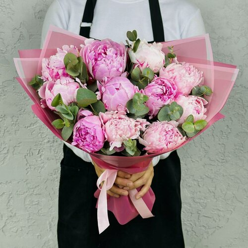 Изображение товара Букет из 11 пионов с эвкалиптом. Розовые пионы. Rybe-flowers.