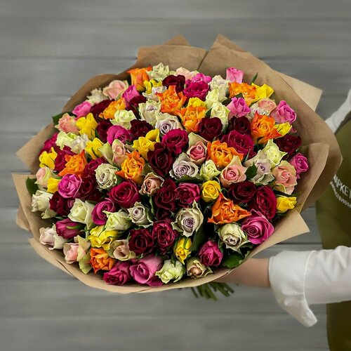Изображение товара Монобукет Букет Маркет, 101 цветок, роза, в крафтовой бумаге