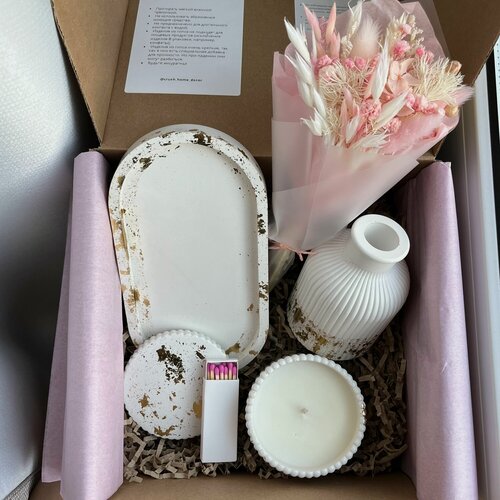 Изображение товара Подарок для мамы . Подарочный набор: букет сухоцветов, гипсовый поднос, ваза, свеча
