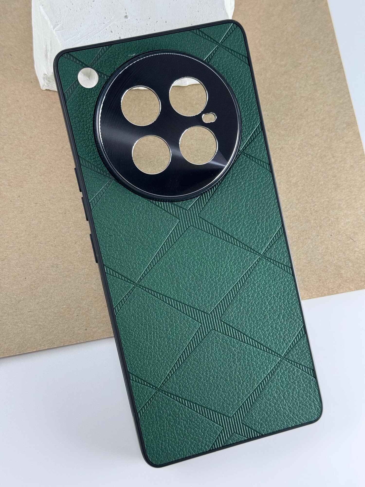 Чехол на Infinix Zero 40 5G /Чехол на Инфиникс Зеро 40 5g с защитой камеры, текстура кожи, зеленый — фото 1