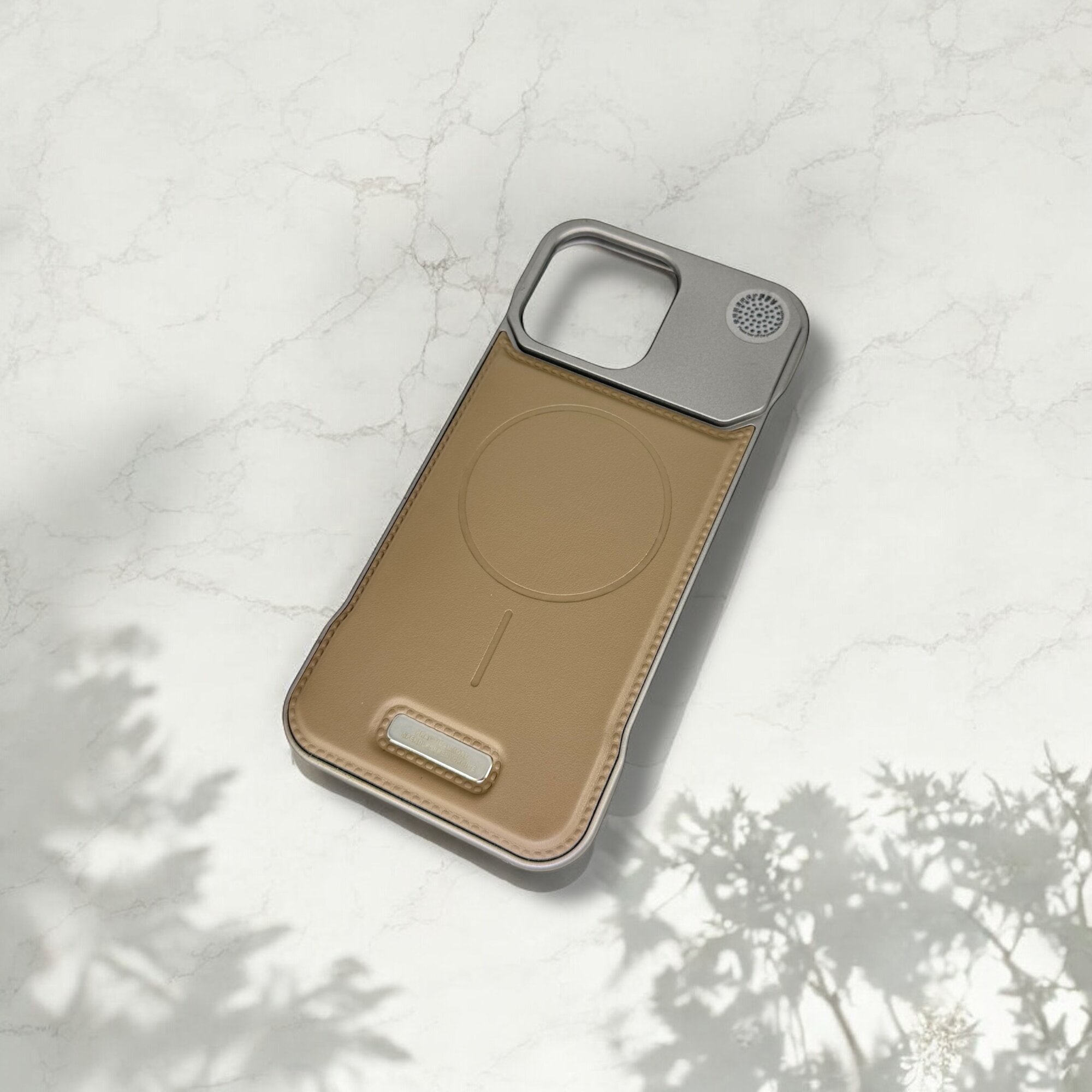 Чехол MetallAroma Titanium для iPhone 16 Pro Max, с ароматической вставкой, MagSafe дизайн, металлический верх, эко-кожа — фото 1