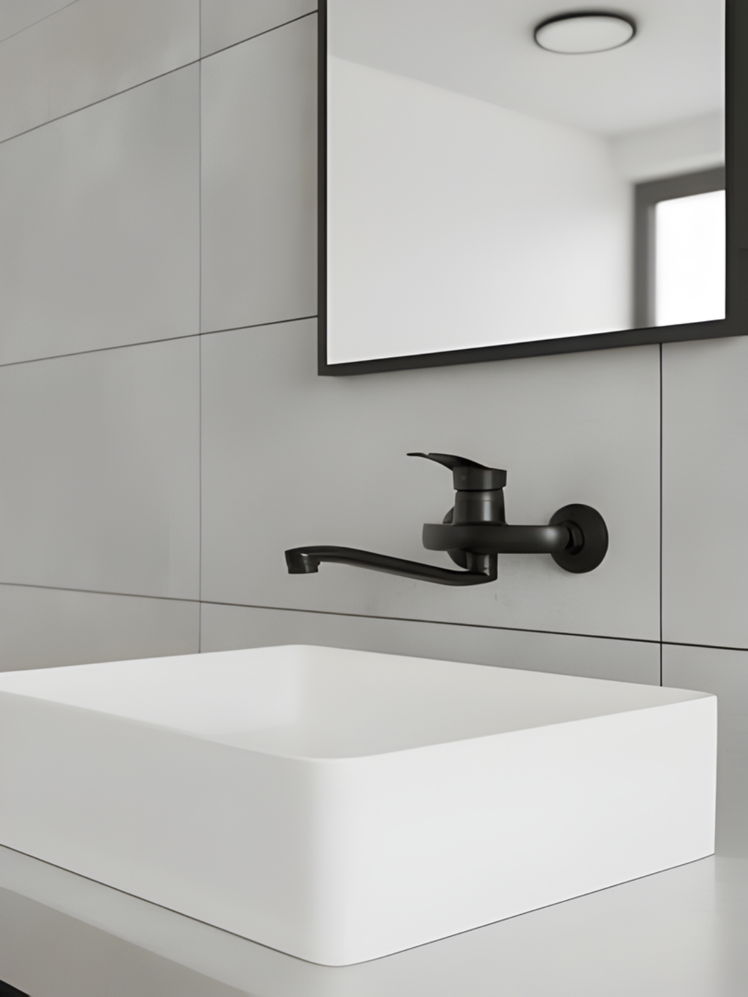 Настенный смеситель для ванны в матовом черном цвете