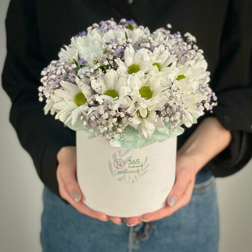 Изображение товара Цветы в коробке Лето от «365 Поводов» - живые цветы с доставкой