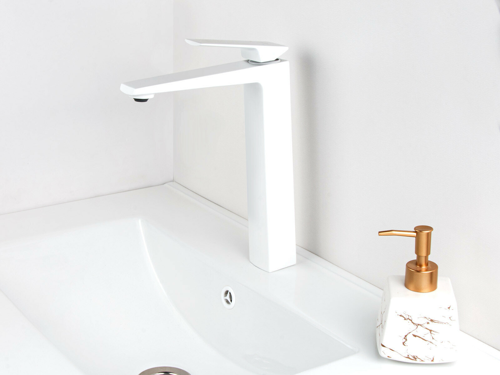 Смеситель для раковины a-five Lily D35 белый с монолитным изливом (А5-1320) — фото 1