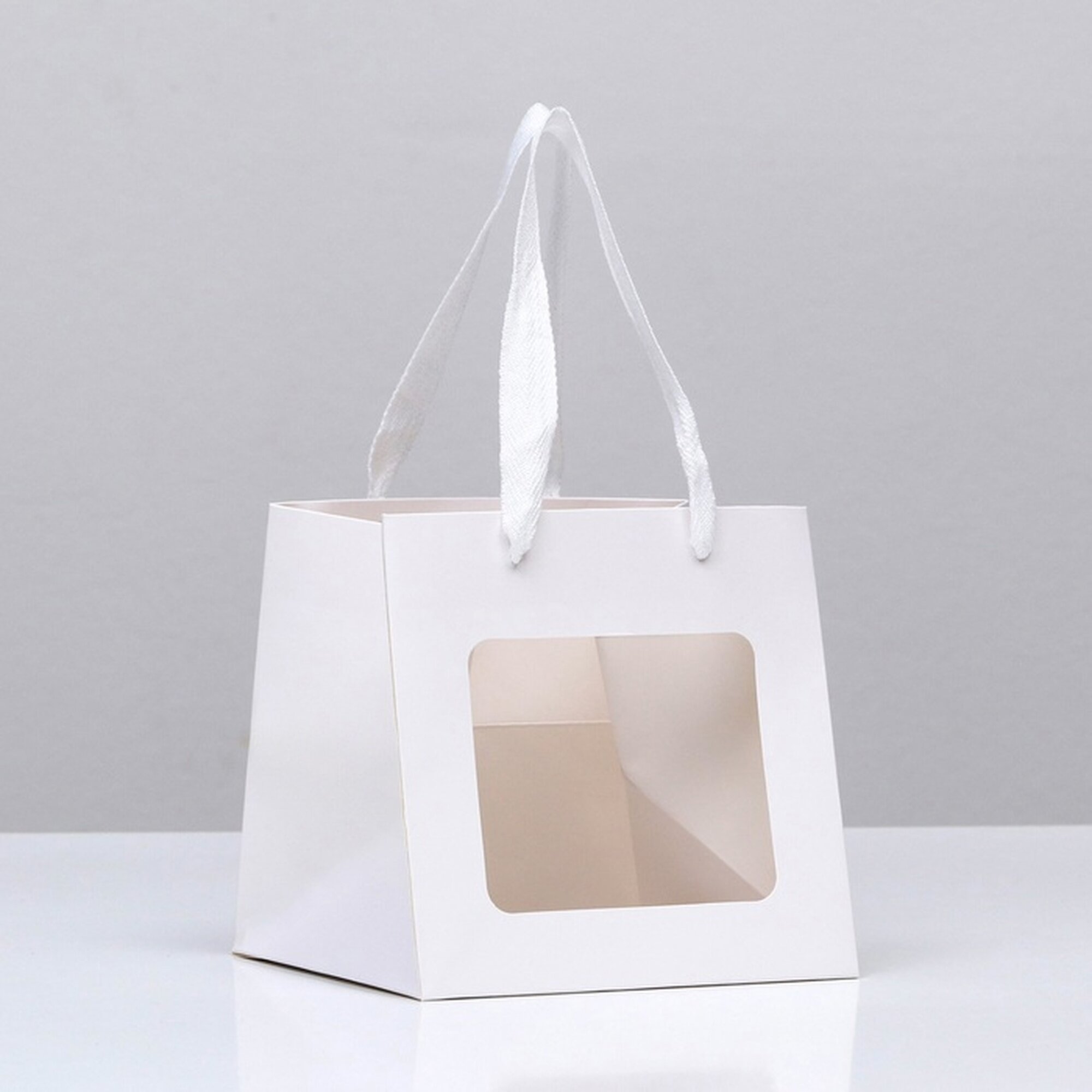 Подарочный пакет Upak Land  15 x 15 x 15 см  белый  крафт  с окном