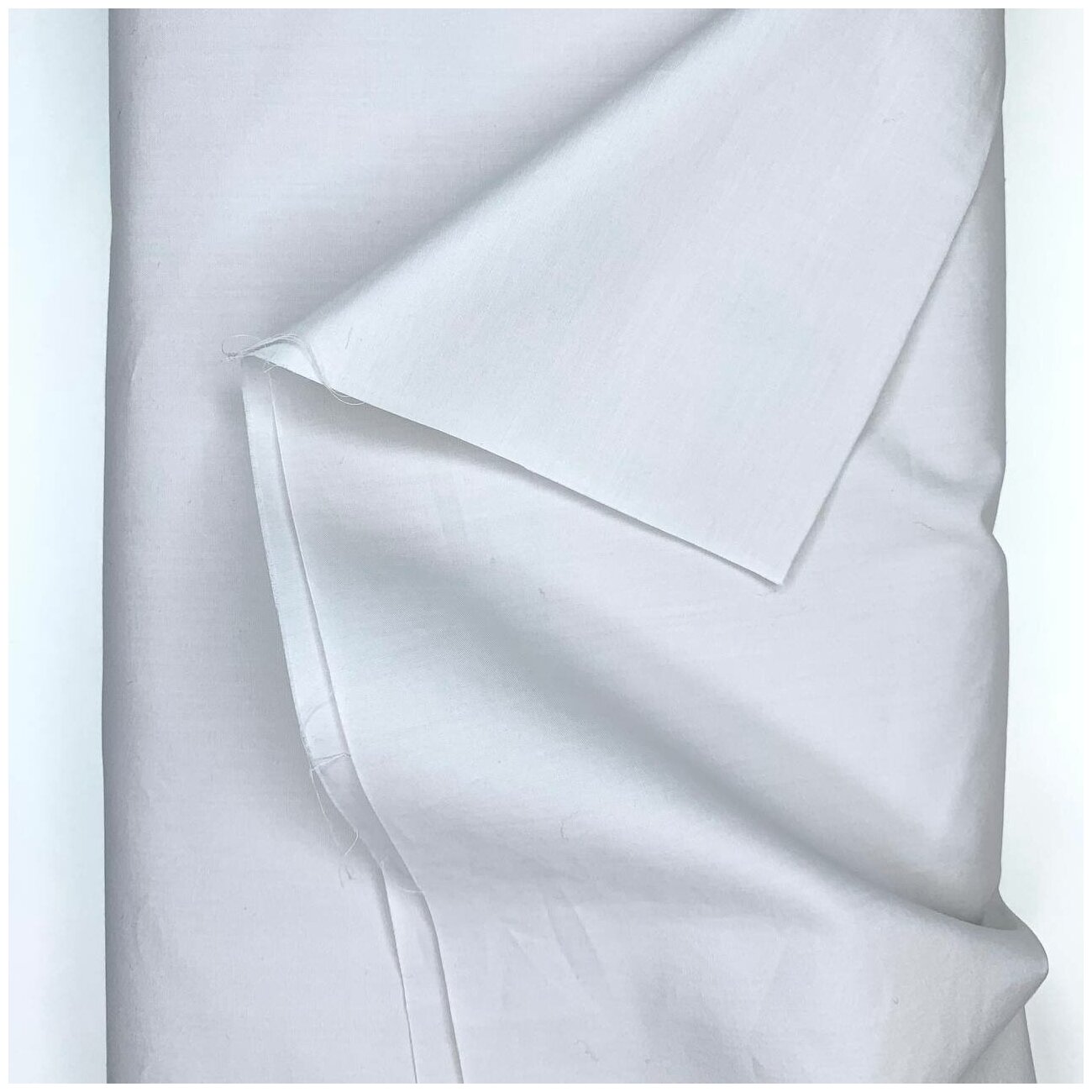 Ткань сорочечная bibliotex. Серо-белого цвета. Хлопок/эластан. Италия. 0,5 м (ширина 140 см)