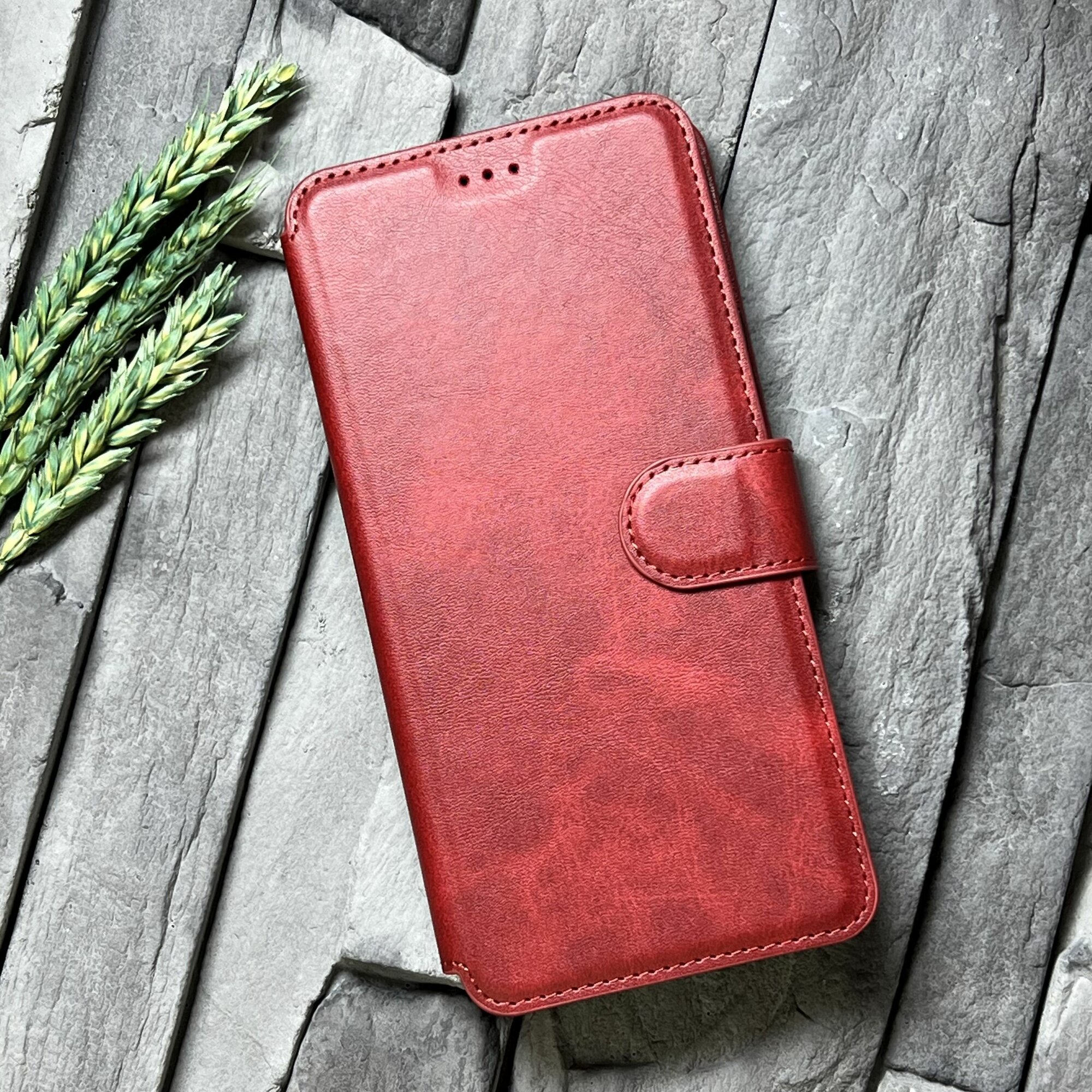 Чехол книжка для Redmi 14C / Poco C75 кожаный с магнитной застежкой (Редми 14Ц / Поко Ц75) с хлястиком, с функцией подставки, красный