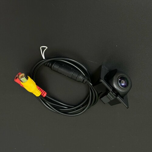 Камера заднего вида Toyota Land Cruser Prado в оригинальное место 2000₽