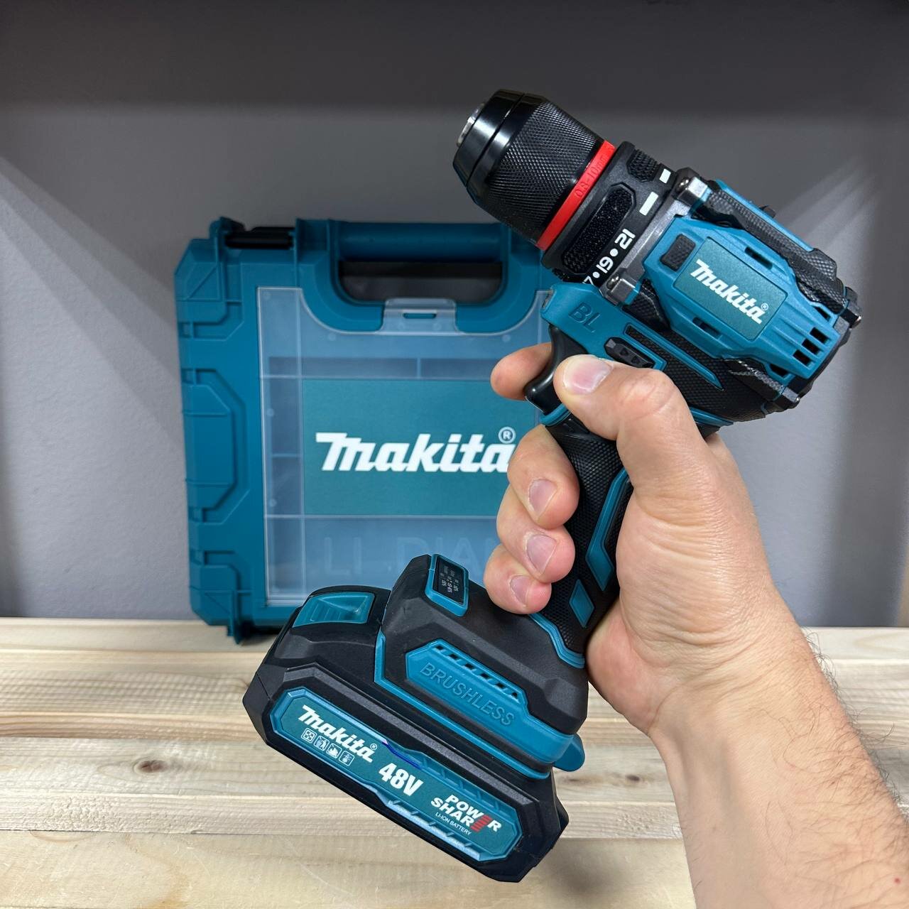 фото Шуруповерт аккумуляторный бесщеточный 48V с металлическим патроном, с двумя батареями и набором бит в кейсе / Аккумуляторная дрель-шуруповерт с 2 аккумуляторами