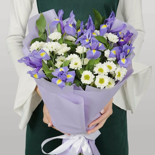 Изображение товара Букет из Хризантем Сантини и Ирисов Небесная гармония