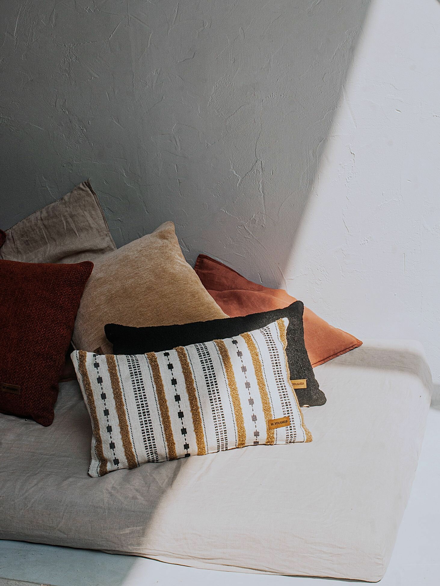 Подушка декоративная, из рогожки "дезерт" 2, коричневая, черная, 30x50