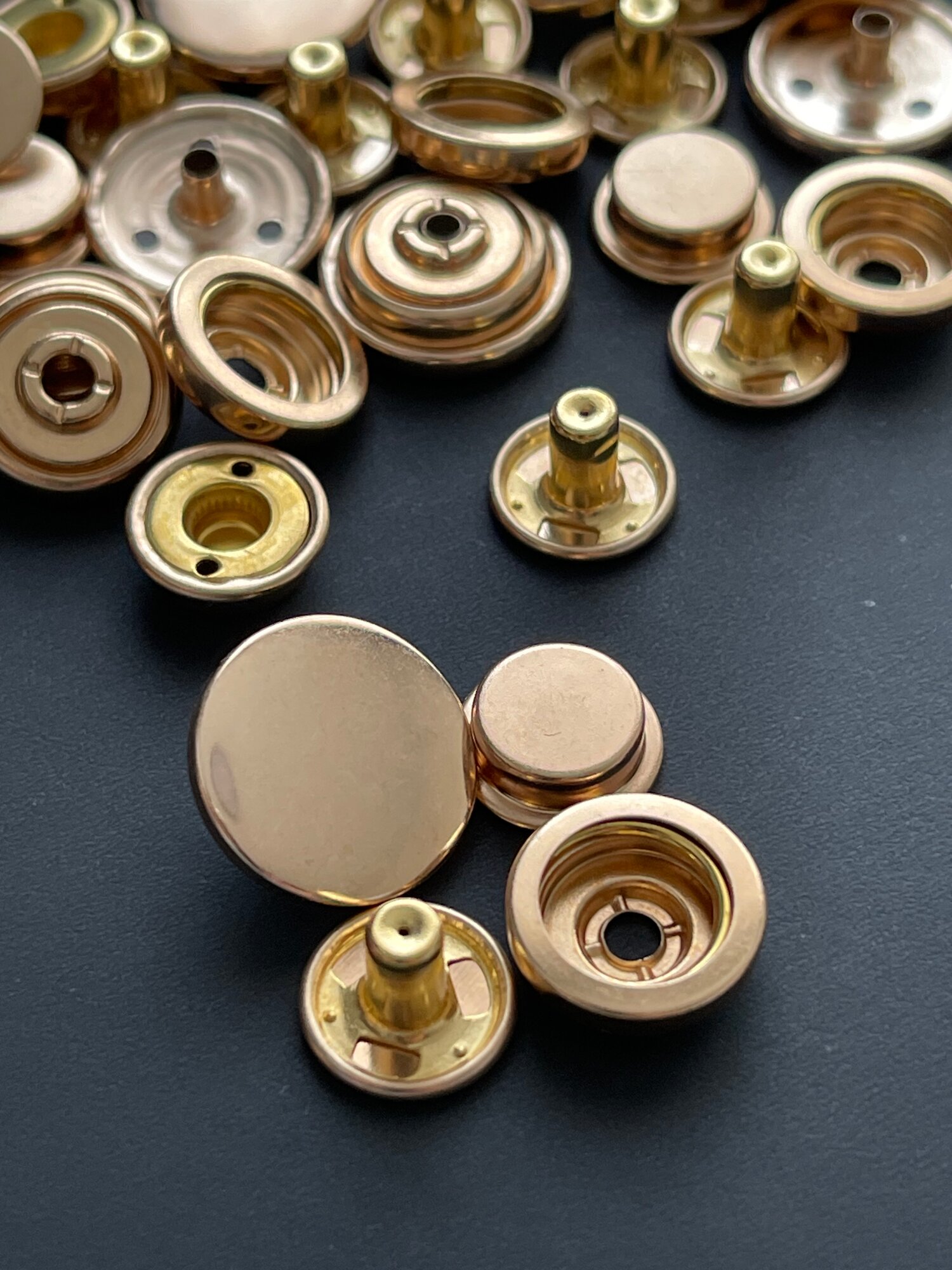 Кнопки для одежды Дельта 501 из латуни 17 мм комплект 10 шт, золотистые — фото 1