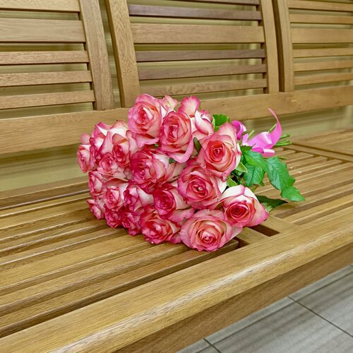 Изображение товара Живые цветы букет из 19 бело-розовых роз 50 см "Нежная фантазия", сорт - "Джумилия"