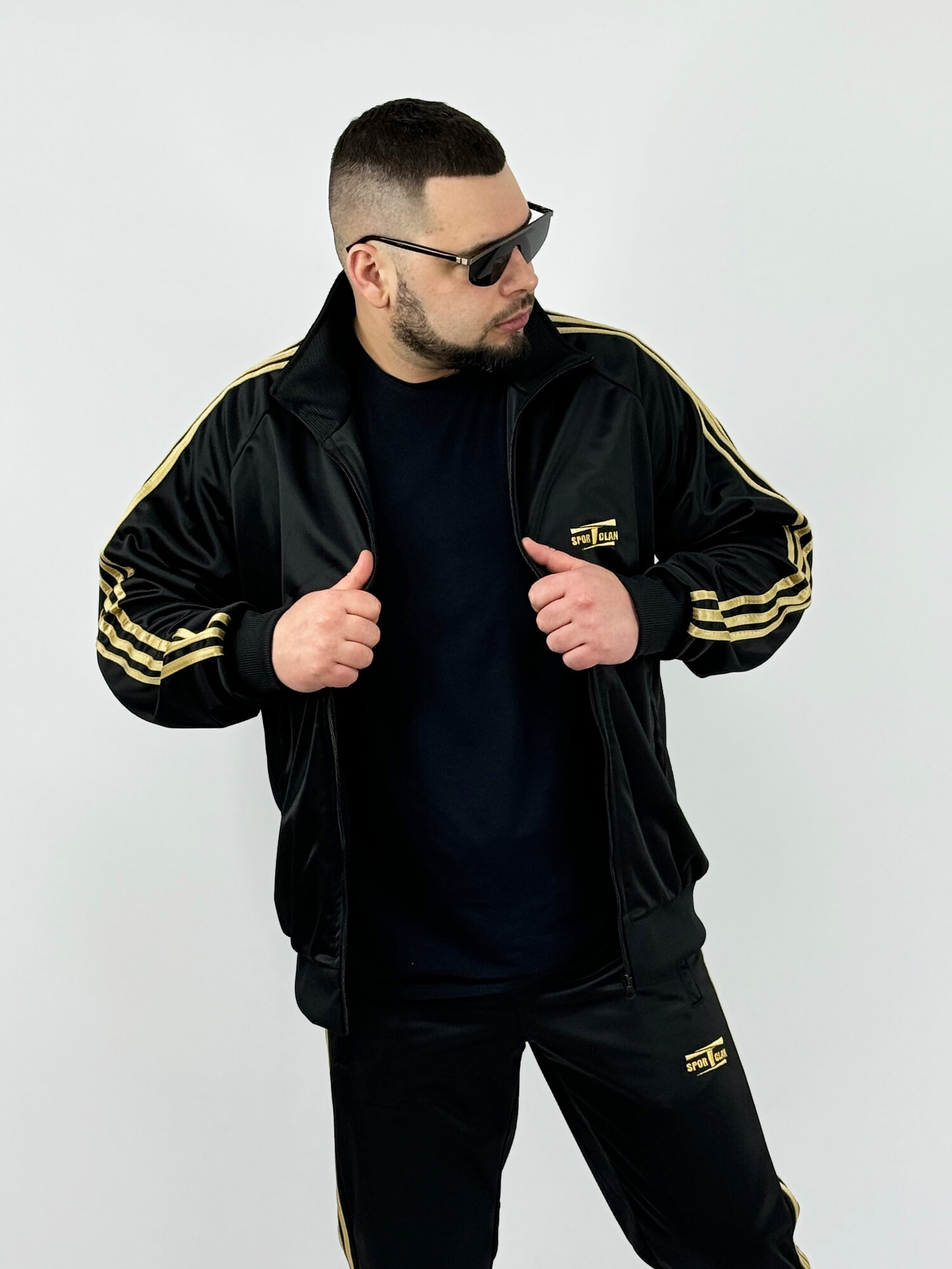 Костюм спортивный