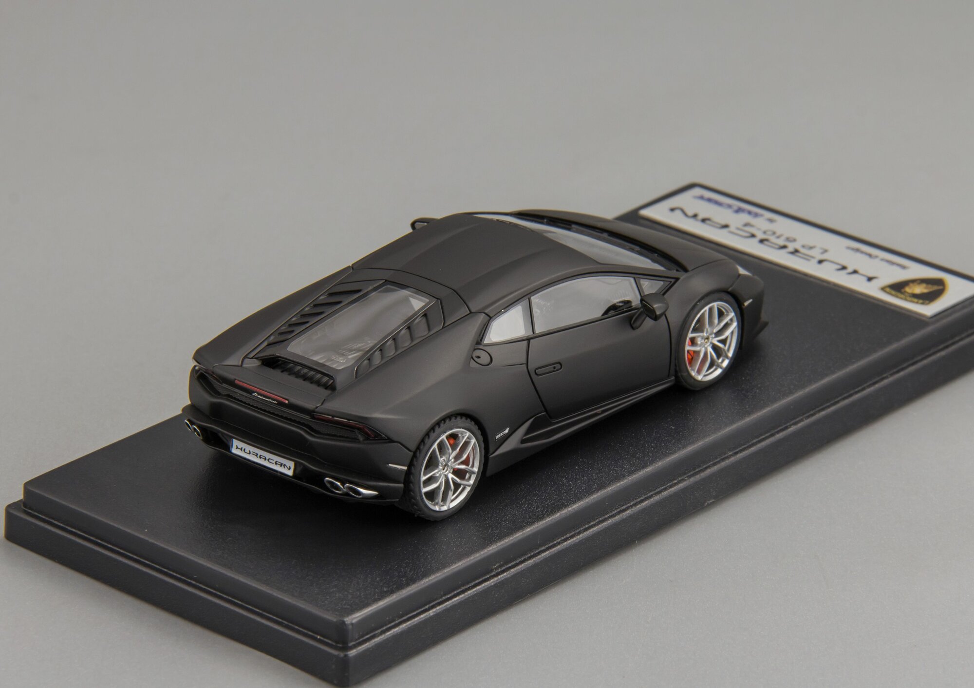 1:43 Lamborghini Huracan LP 610-4, Коллекционная масштабная модель от LookSmart — фото 1