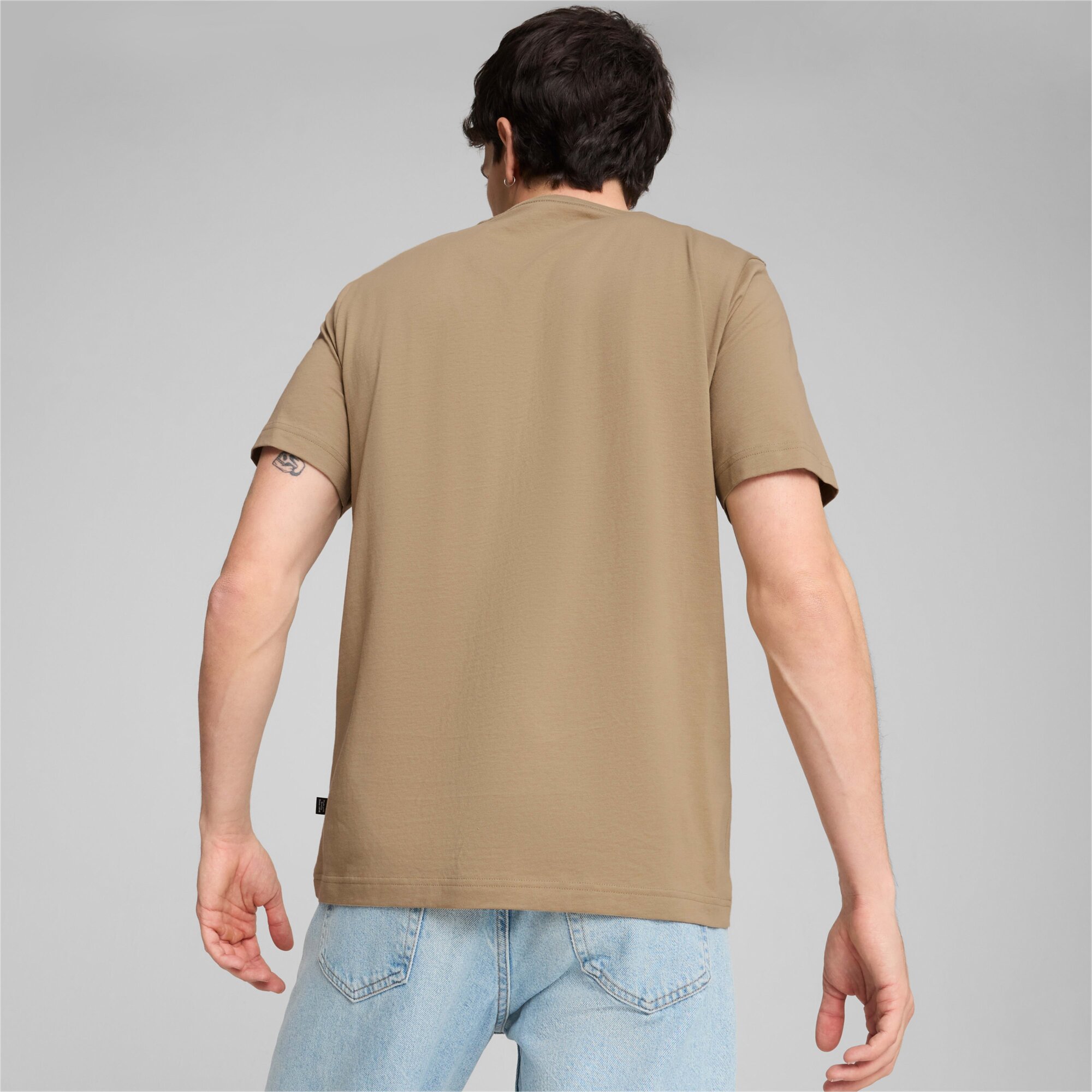 Футболка спортивная PUMA Essentials Logo Men's Tee, размер 52, бежевый — фото 1