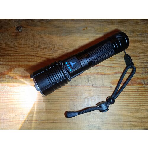 Дальнобойный фонарь Tesla с функцией PowerBank и зумом 1799₽