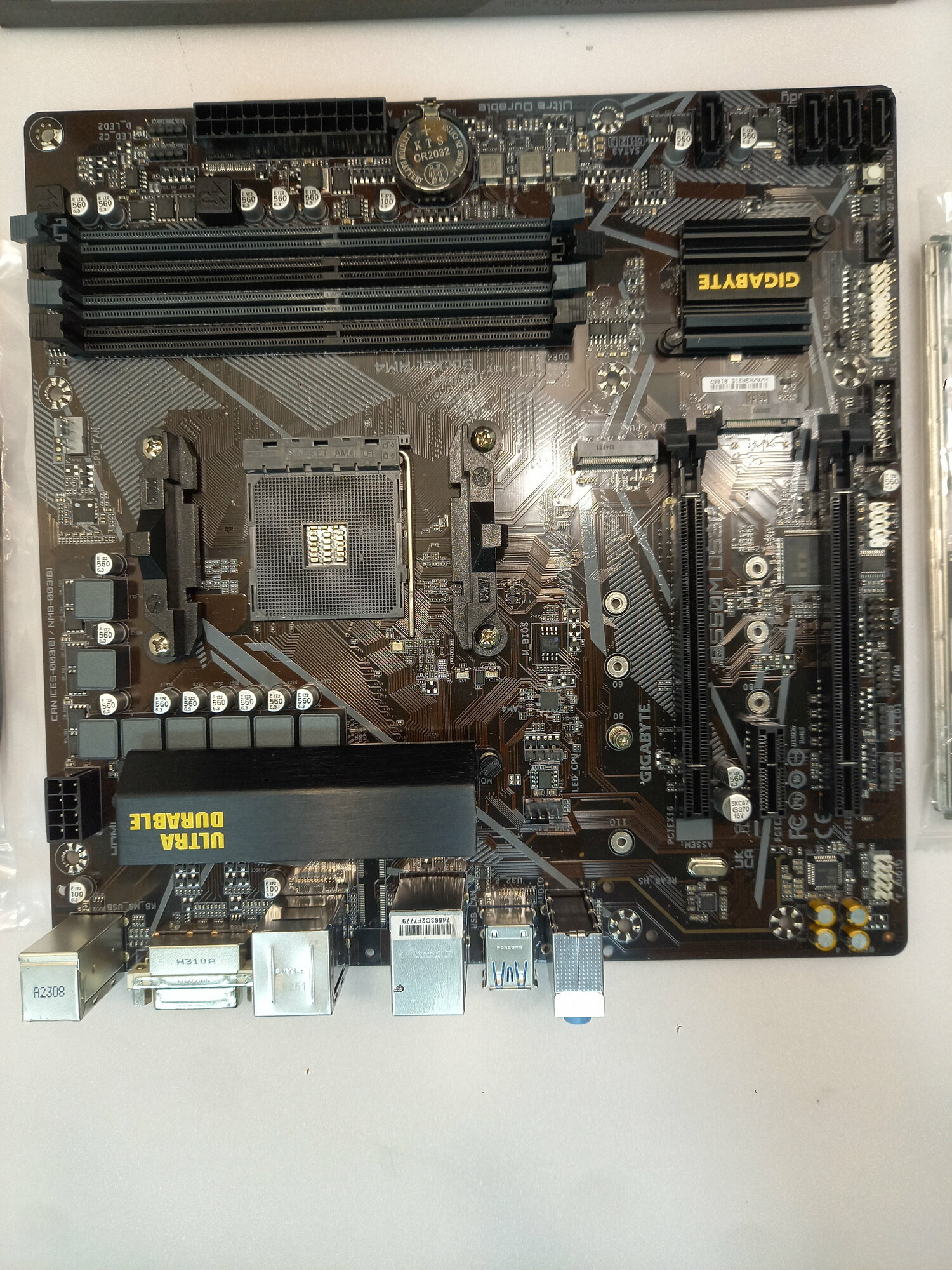 Мат. плата GIGABYTE B550M DS3H (RTL) AM4 2xPCI-E DVI+HDMI GbLAN SATA RAID MicroATX 4DDR4 — фото 1