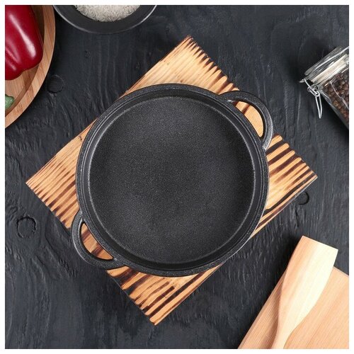 Сковорода на деревянной подставке Круг высокий с ручками 18х4 см 1663₽